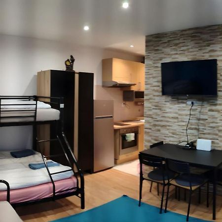 Blue Apartment In City Center, Best Location براتسيلافا المظهر الخارجي الصورة