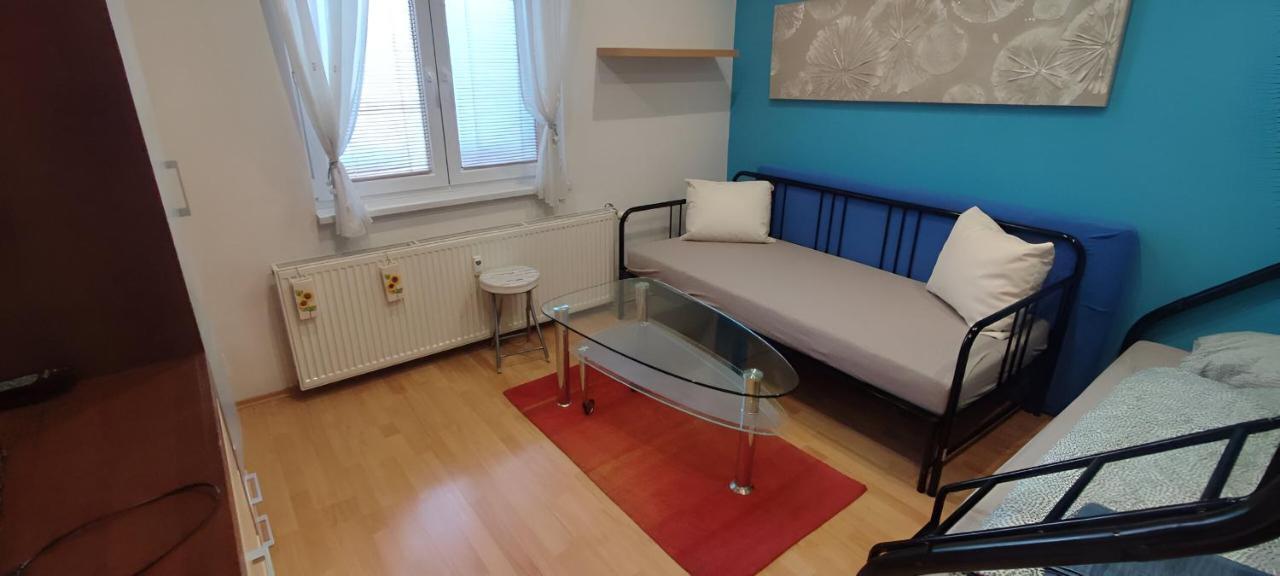 Blue Apartment In City Center, Best Location براتسيلافا المظهر الخارجي الصورة