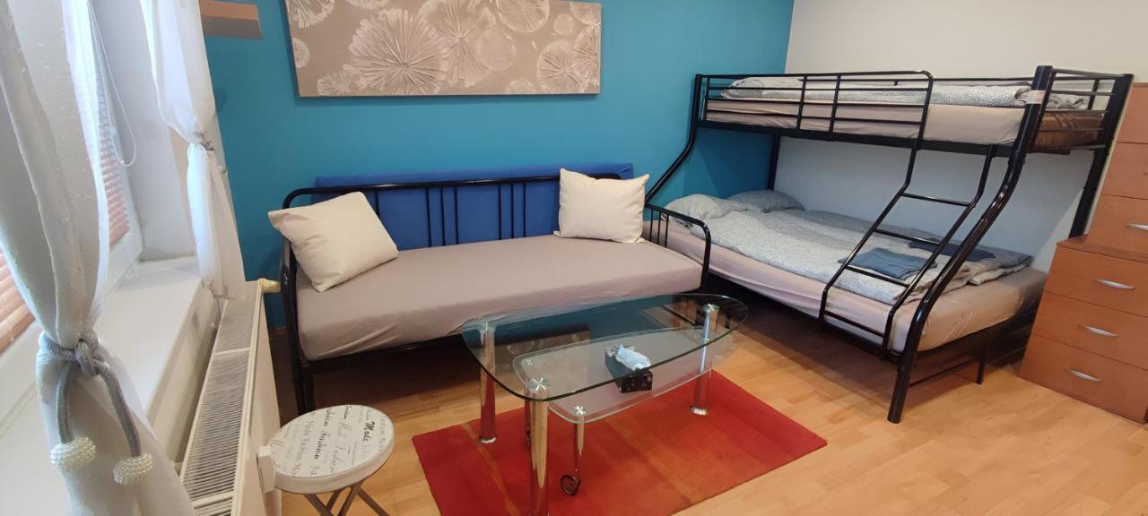 Blue Apartment In City Center, Best Location براتسيلافا المظهر الخارجي الصورة