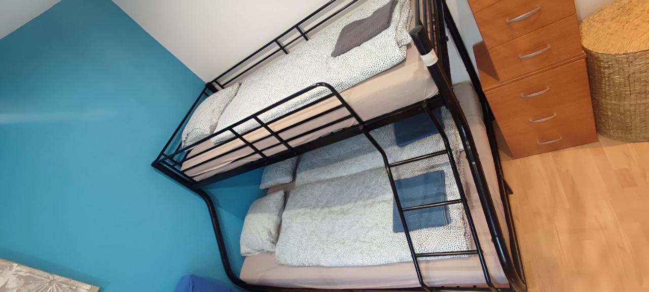 Blue Apartment In City Center, Best Location براتسيلافا المظهر الخارجي الصورة
