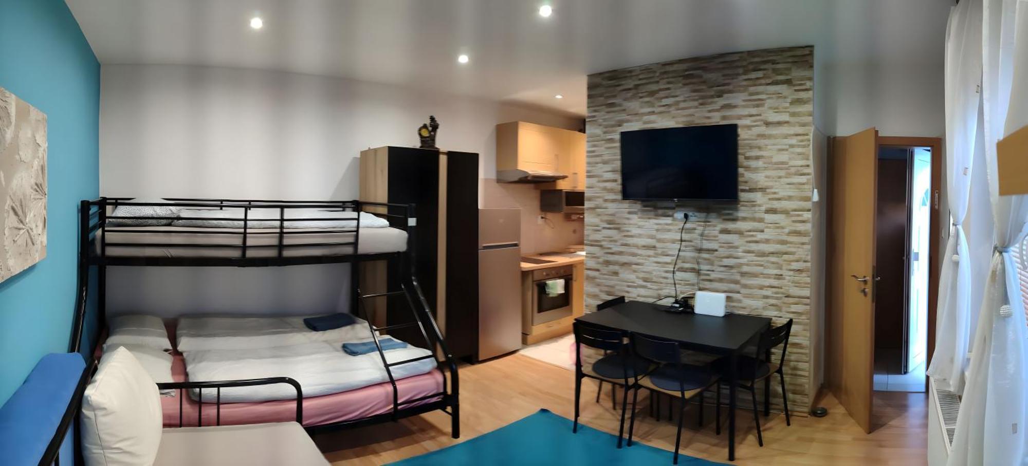 Blue Apartment In City Center, Best Location براتسيلافا المظهر الخارجي الصورة